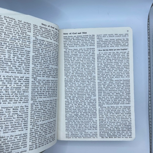 Holy Bible KIng James Version Dictionary Concordance Red Letter Edition 1970 - Picture 7 of 13